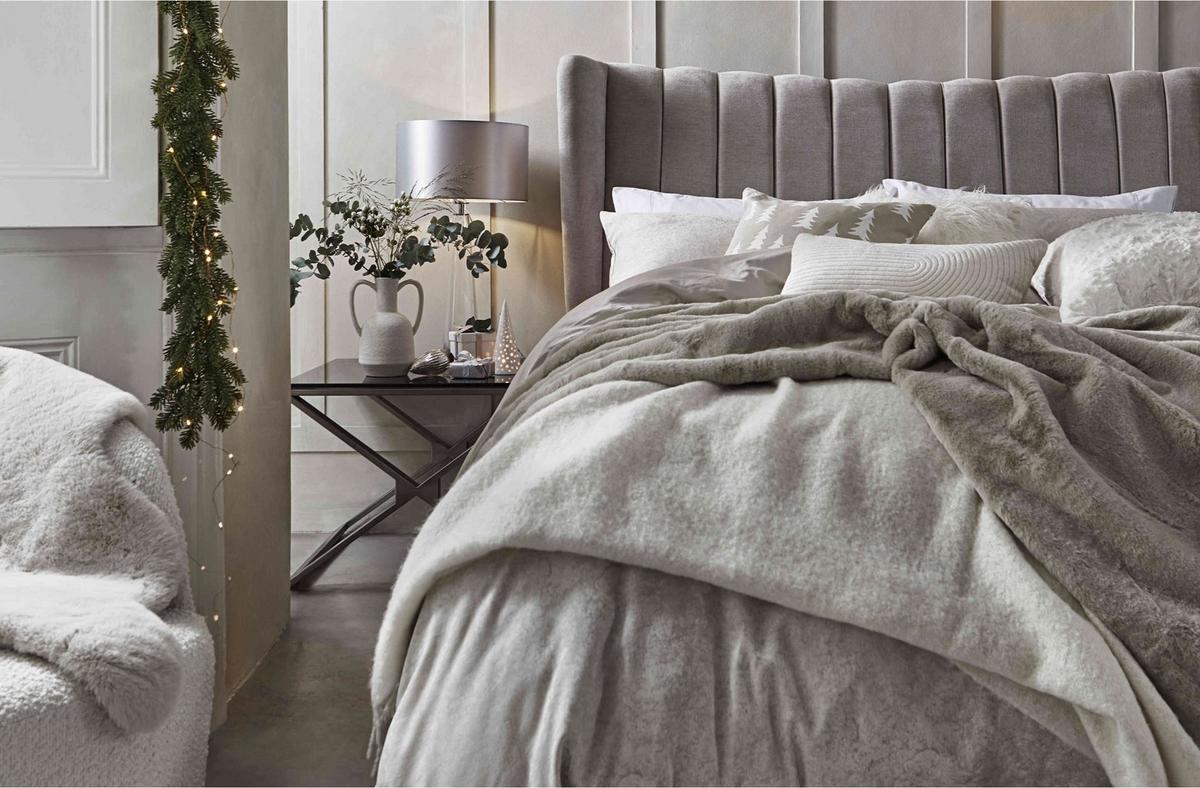 11320_winter_wonderland_hero