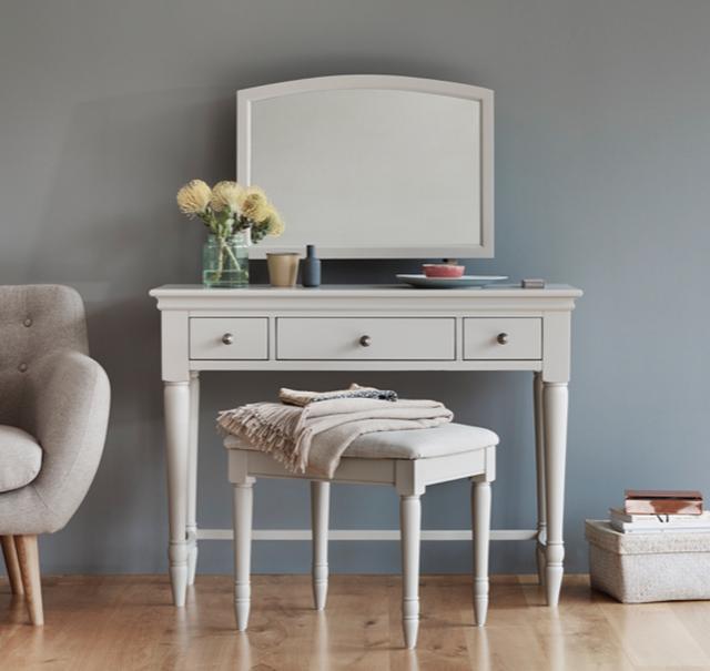 Luxury bedroom ideas – white dressing table