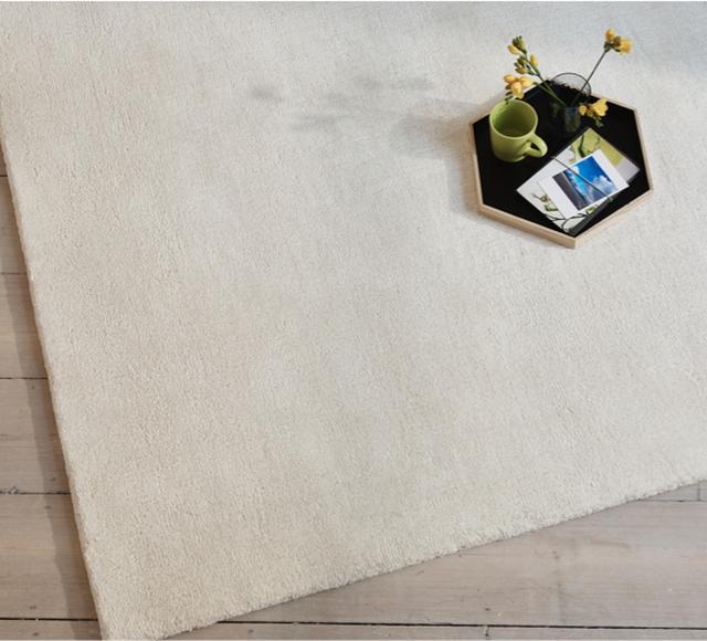 White dining room ideas – large white rug