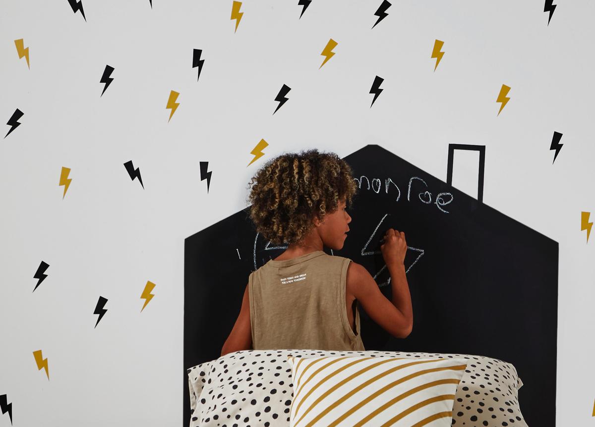 1448_kids_hero3_blackboard