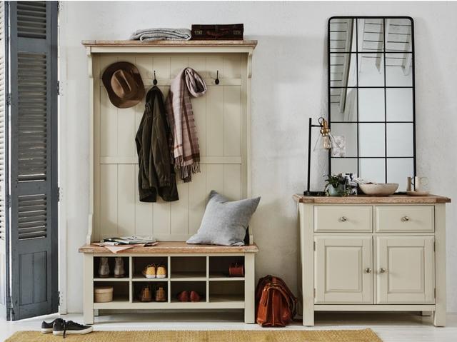 1628_long_living_room_furnitureland_angeles_hallway_units_13