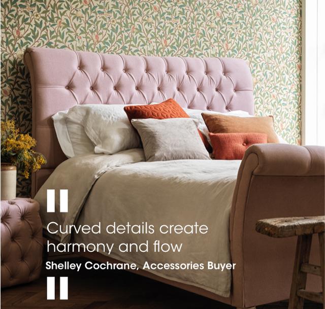 5972_romantic_bedrooms_fall_for_curves