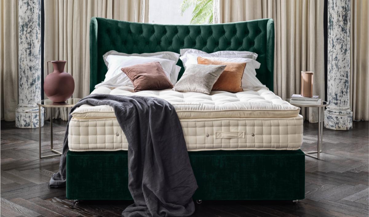 940-glam-bedroom-hypnos-emperor-divan-bed-hero