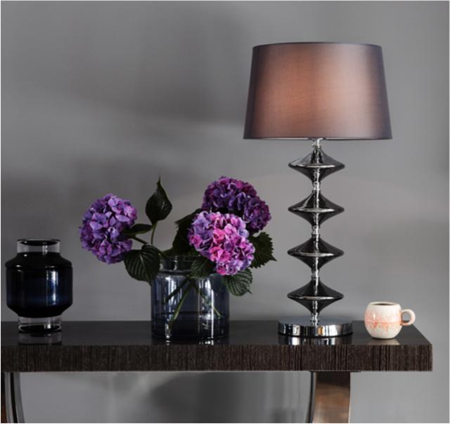 Glam bedroom Larissa lamp table