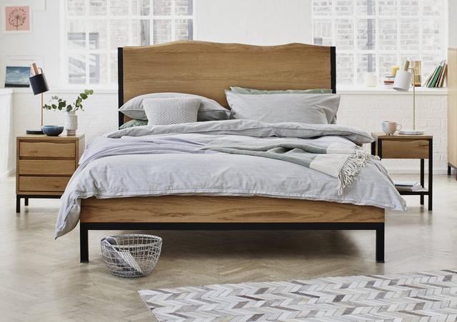 White bedroom ideas – wooden double divan bed