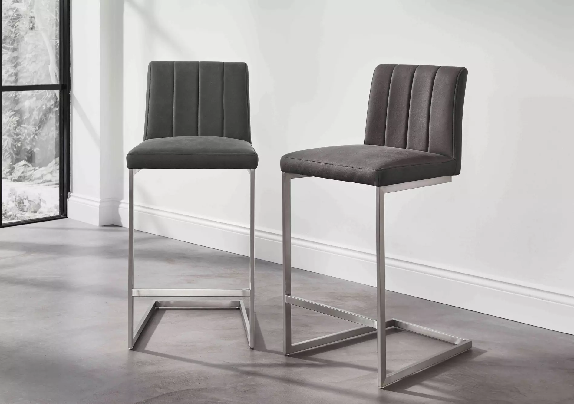 Grigio Set of 4 Fixed Bar Stools