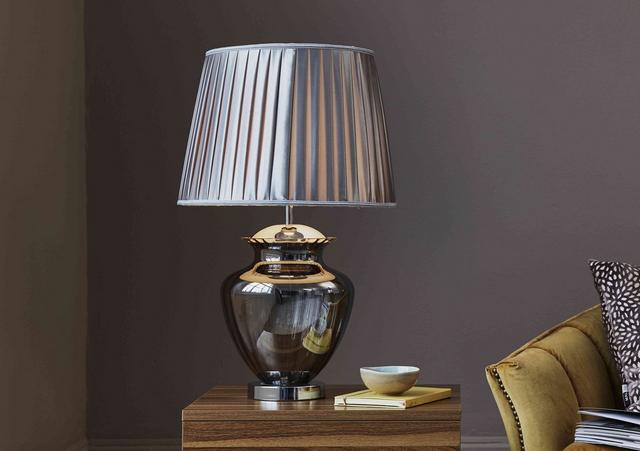 Urn table lamp