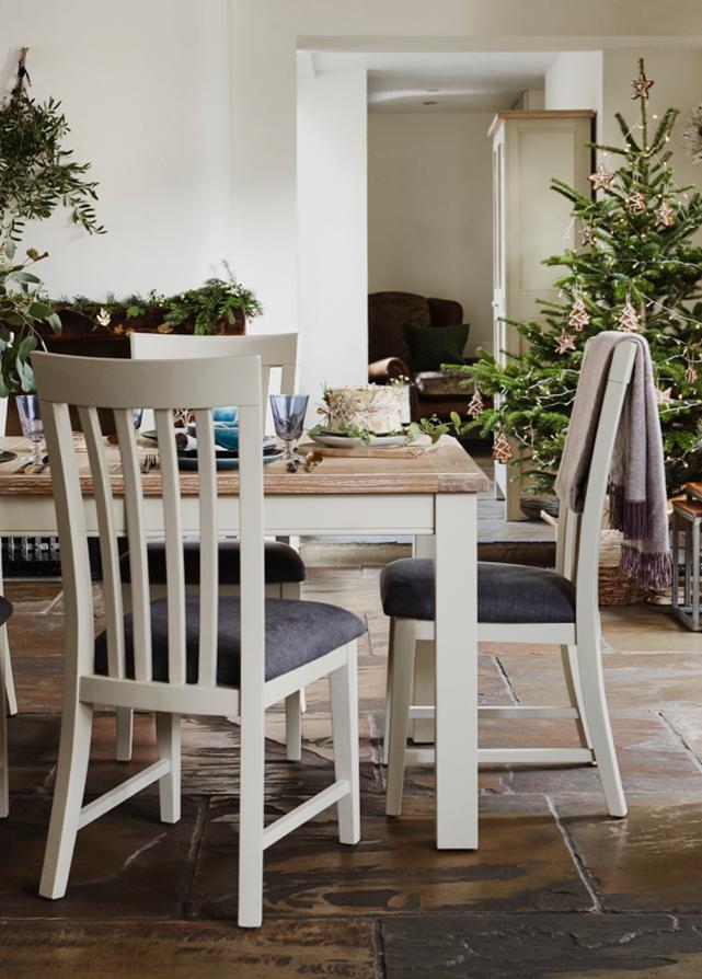 christmas_angeles_ext_dining_tablechairs