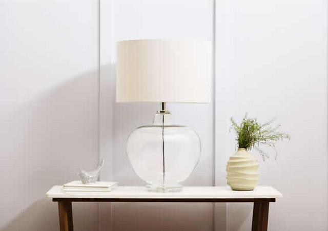 Romantic bedroom ideas – glass table lamp